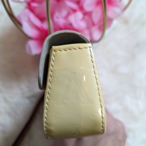 RARE LOUIS VUITTON Vernis Pochette Lagoon Glasses Case in Perle/Yellow - Picture 5 of 14